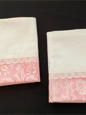 Canon Featherlite Pink Standard Pillowcase with White Border